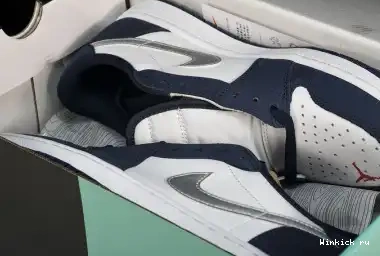 Midnight Navy 1 SB Low Jordan 0430